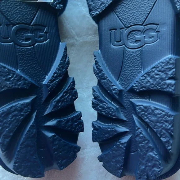 UGG Cozztte Genuine Shearling Slipper